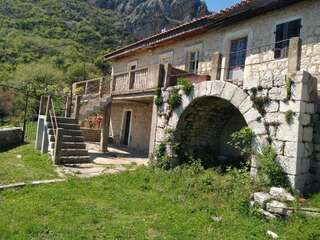 Дома для отпуска Rustic Stone House Бар Дом для отпуска-1