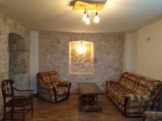 Дома для отпуска Rustic Stone House Бар Дом для отпуска-14